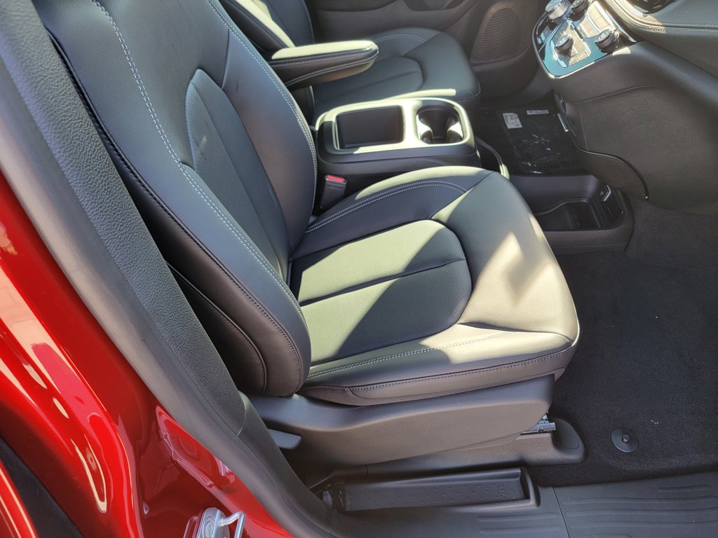 New 2026 Chrysler Pacifica Select FWD image 13
