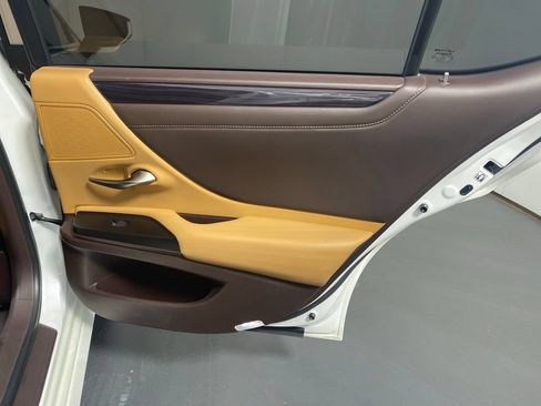 Used 2019 Lexus ES 350 w/ Accessory Package 2 FWD image 31