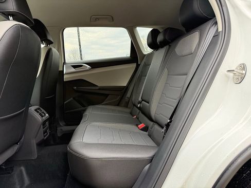 New 2026 Volkswagen Taos SE AWD/4WD image 22