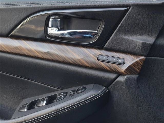 Used 2018 Nissan Maxima Platinum FWD image 2