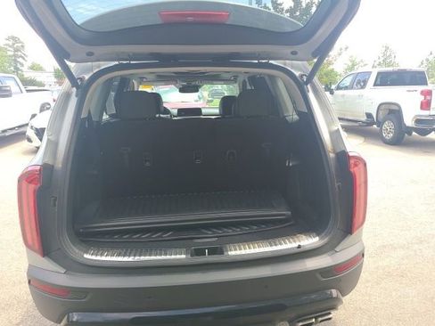 Used 2022 Kia Telluride SX w/ Nightfall Edition Package AWD/4WD image 9