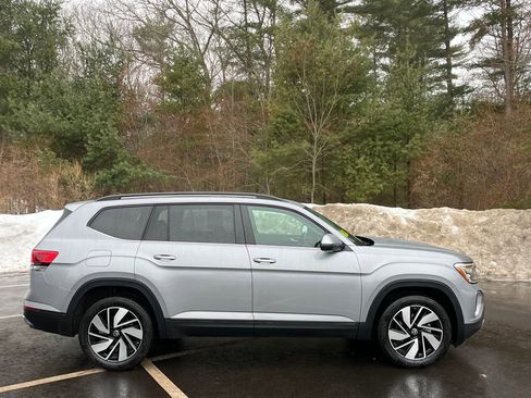 Used 2025 Volkswagen Atlas SE image 6