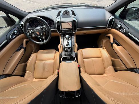 Used 2016 Porsche Cayenne AWD/4WD image 3