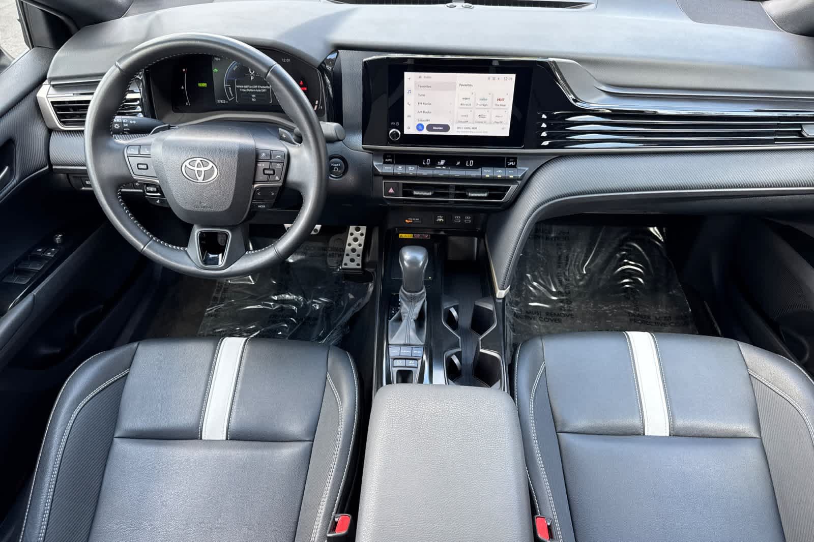 Used 2025 Toyota Camry SE FWD image 3