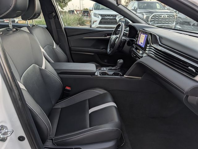 Used 2025 Toyota Camry SE FWD image 31