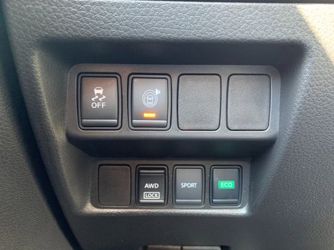 Used 2017 Nissan Rogue SV image 14