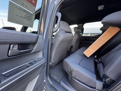 Used 2025 Toyota Tacoma SR5 AWD/4WD image 18