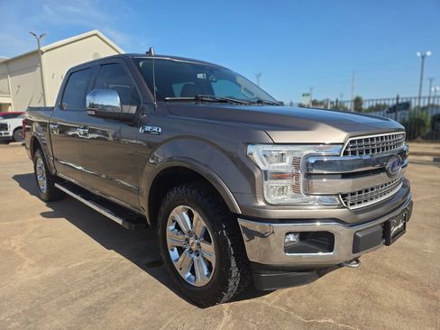 Used 2018 Ford F150 Lariat w/ Equipment Group 502A Luxury AWD/4WD image 3