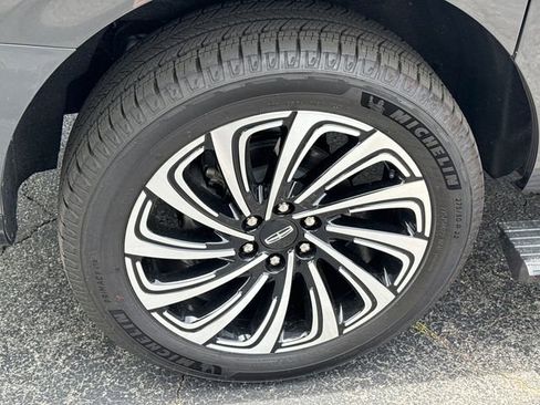 New 2025 Lincoln Navigator L Black Label AWD/4WD image 18