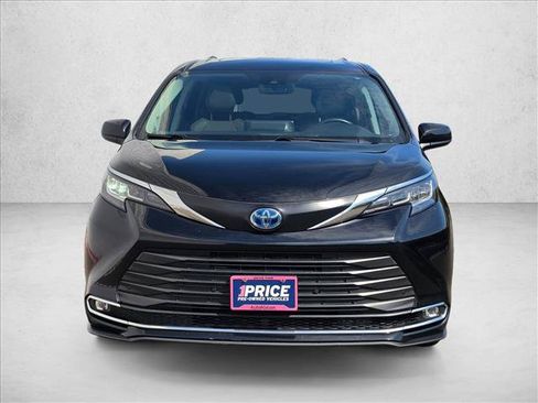 Used 2022 Toyota Sienna XLE w/ XLE Plus Package AWD/4WD image 2