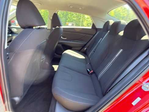 Used 2022 Hyundai Elantra SEL FWD image 12