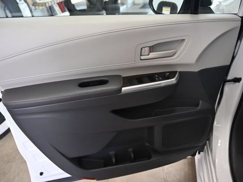 Used 2023 Toyota Sienna LE AWD/4WD image 29