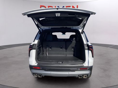 New 2026 Chevrolet Traverse LT w/ Sun and Wheel Package image 15