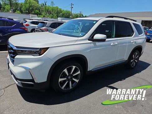 Used 2024 Honda Pilot Touring image 3