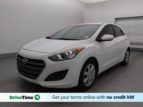 Used 2017 Hyundai Elantra GT image 1