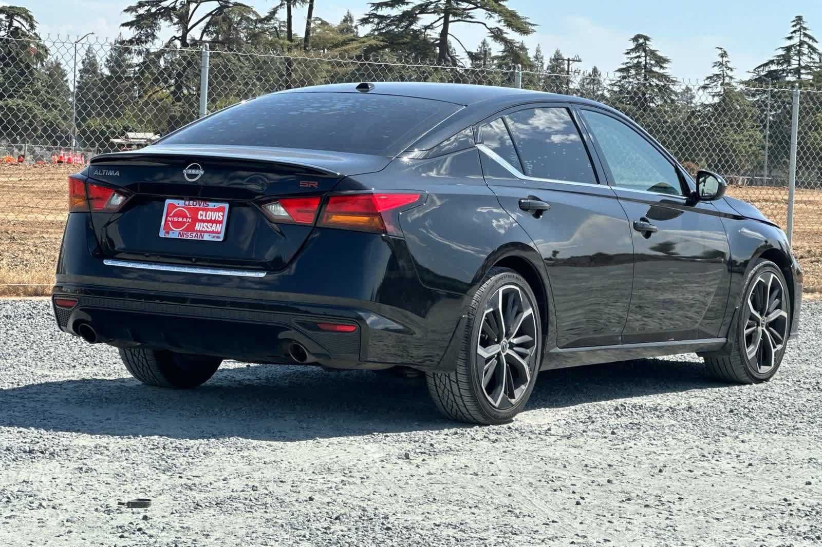 Used 2023 Nissan Altima 2.5 SR FWD image 3