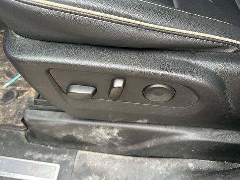 Certified 2024 GMC Yukon XL SLT w/ SLT Luxury Package image 19