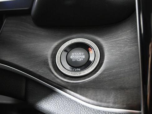 Used 2023 Jeep Grand Cherokee Limited w/ Luxury Tech Group II image 34