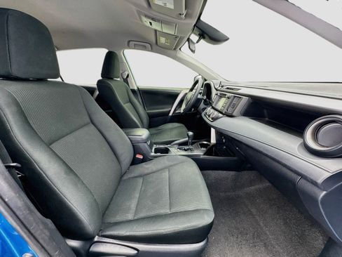 Used 2018 Toyota RAV4 LE w/ All Weather Liner Package FWD image 18