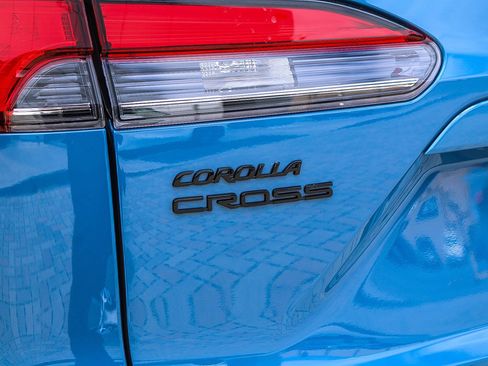 Used 2026 Toyota Corolla Cross XLE w/ Convenience Package FWD image 16