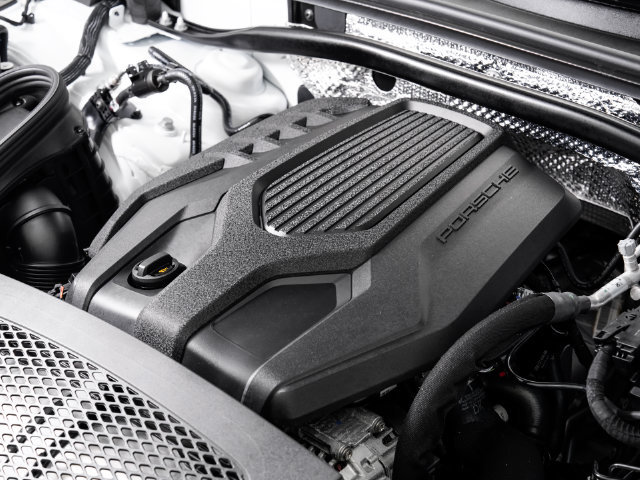 Certified 2026 Porsche Macan AWD/4WD image 28
