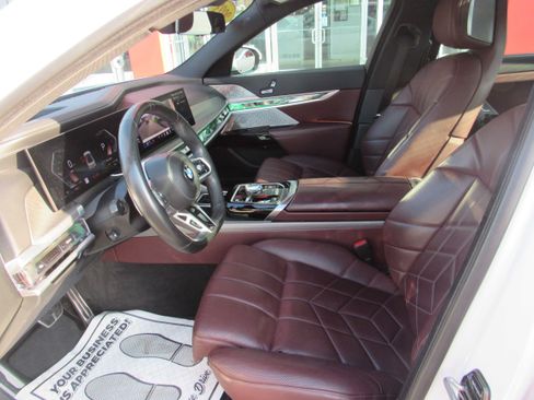 Used 2023 BMW 760i xDrive w/ Luxury Rear Seating Package AWD/4WD image 9