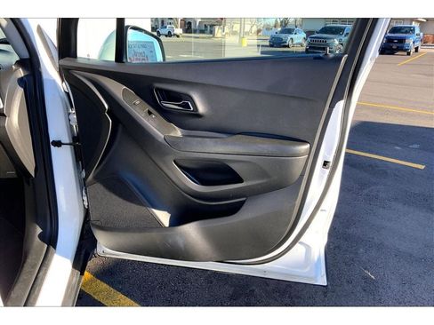 Used 2021 Chevrolet Trax LT image 26