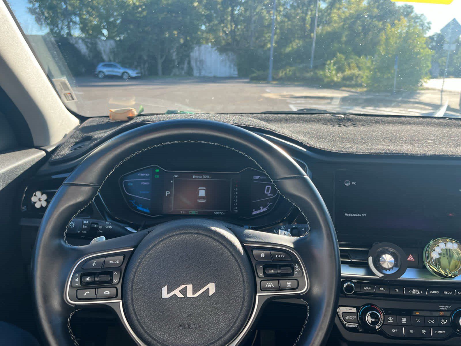 Used 2022 Kia Niro Touring Special Edition FWD image 10