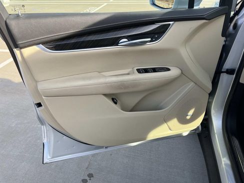 Used 2018 Cadillac XT5 FWD image 24