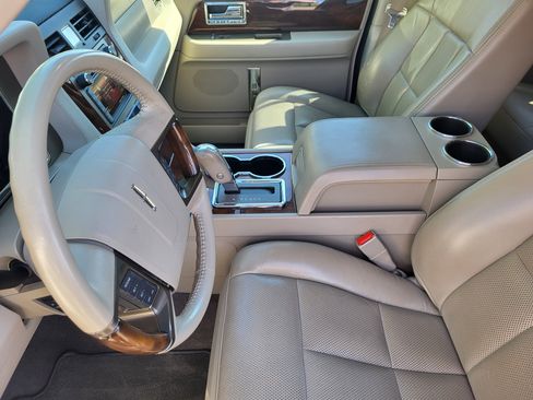 Used 2014 Lincoln Navigator L 2WD image 12
