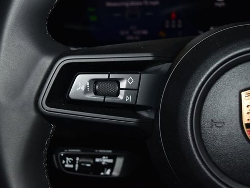 Certified 2025 Porsche Macan Electric image 11