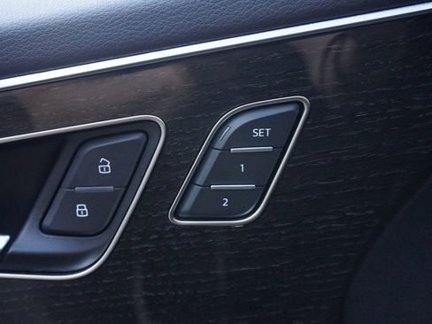 Used 2024 Audi Q8 Premium image 42