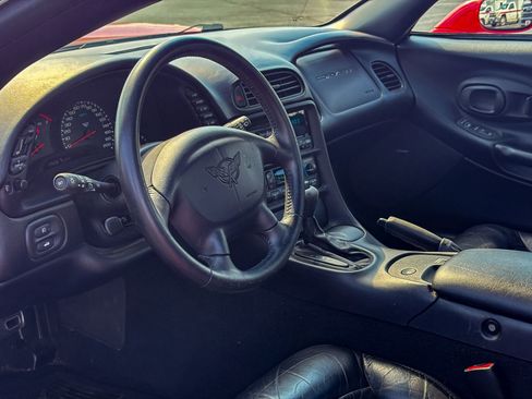 Used 2000 Chevrolet Corvette Convertible w/ Memory Pkg image 3