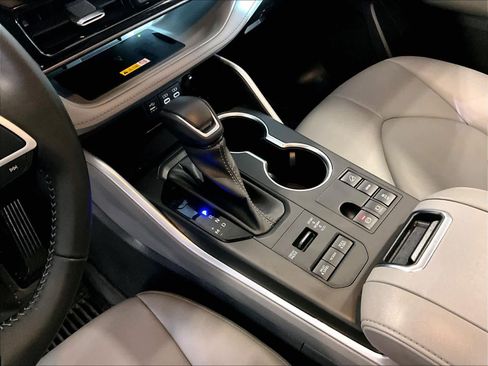 Used 2023 Toyota Highlander XLE image 21