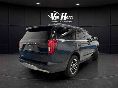 Used 2025 Ford Expedition Platinum image 3