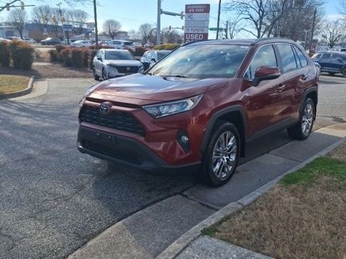 Used 2021 Toyota RAV4 XLE Premium image 3