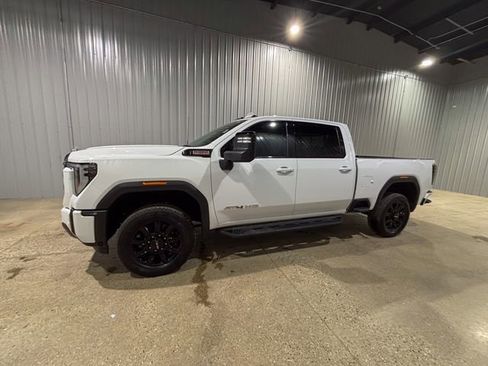 Used 2025 GMC Sierra 2500 AT4 w/ AT4 Preferred Package image 2