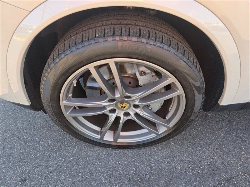 Used 2020 Porsche Cayenne S AWD/4WD image 26