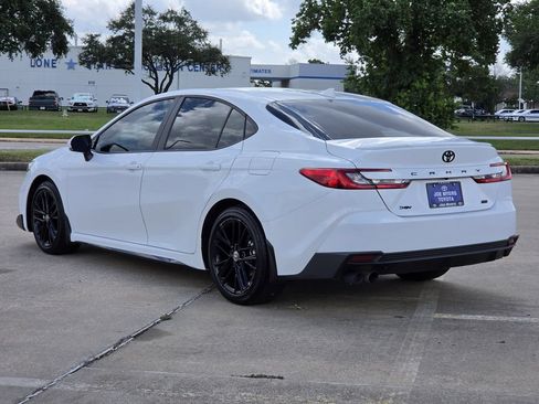 Used 2025 Toyota Camry SE w/ Convenience Package FWD image 7