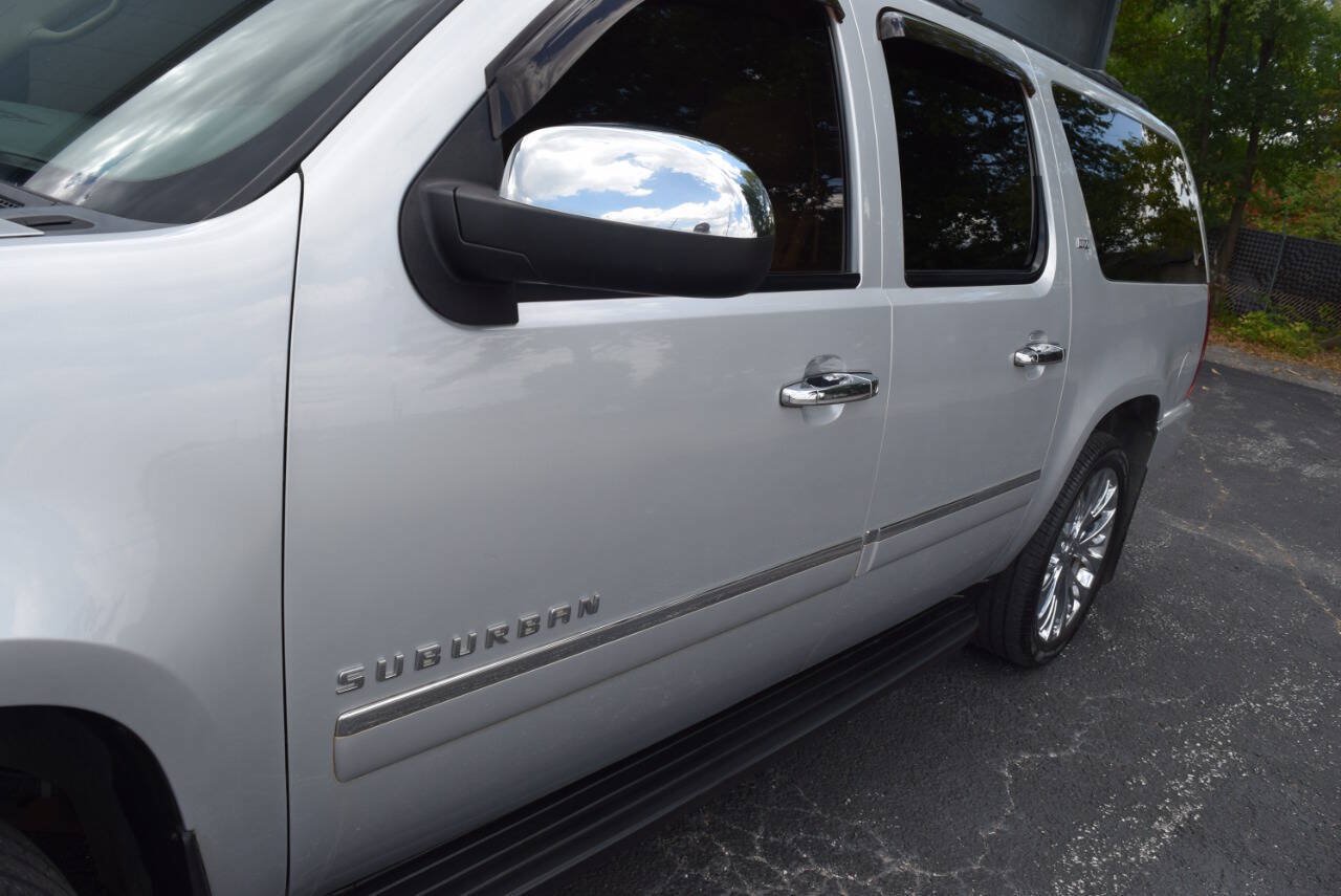 Used 2014 Chevrolet Suburban LTZ RWD image 7