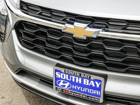 Used 2025 Chevrolet Trax LT FWD image 11
