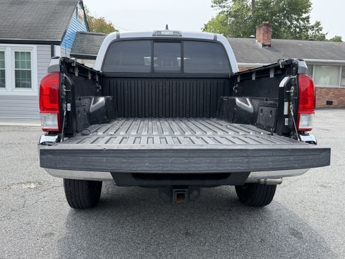 Used 2016 Toyota Tacoma SR5 w/ Towing Package RWD image 8