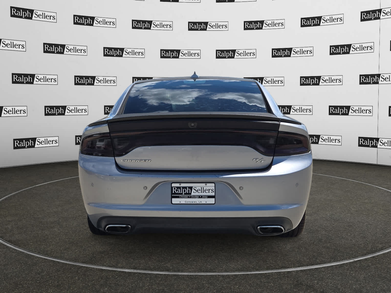 Used 2018 Dodge Charger R/T RWD image 5