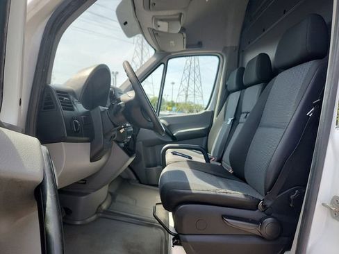Used 2012 Freightliner Sprinter 2500 RWD image 6