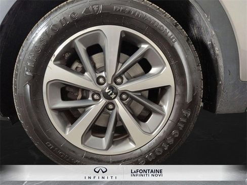 Used 2019 Kia Sorento EX image 31