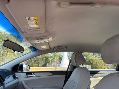 Used 2015 Hyundai Sonata SE image 12