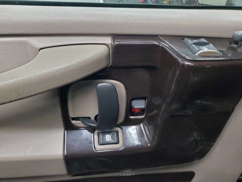 Used 2006 Chevrolet Express 1500 w/ Preferred Equipment Group image 10