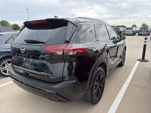 Used 2023 Nissan Rogue SV w/ SV Premium B Package FWD image 3