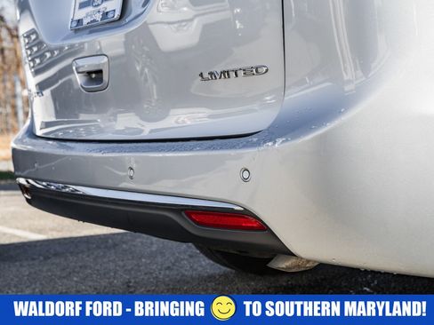 Used 2023 Chrysler Pacifica Limited image 7