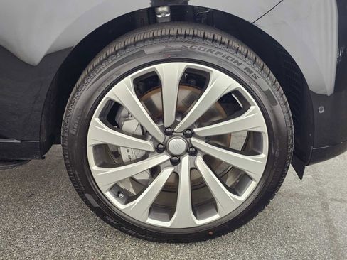 New 2025 Land Rover Range Rover SE image 9